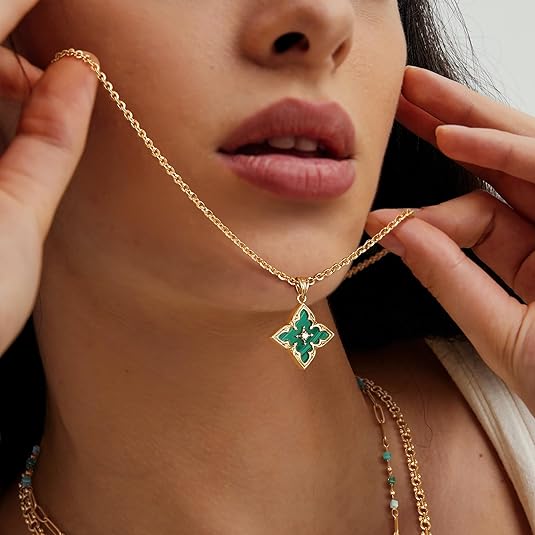 Emarald Clover Pendant Necklace | Gold