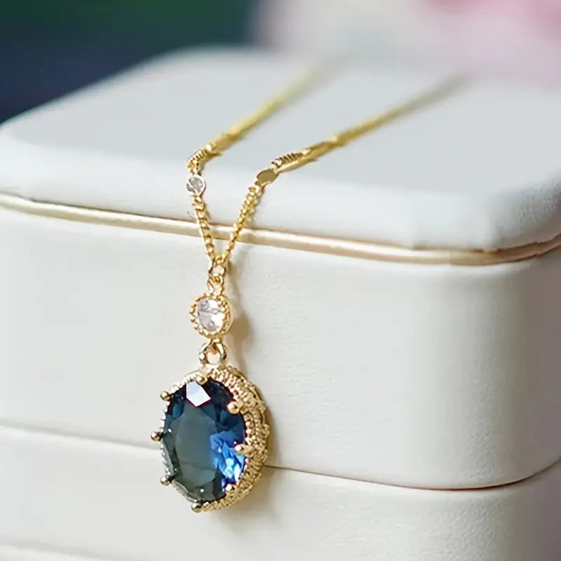 Thessia Lunebray Necklace | Gold
