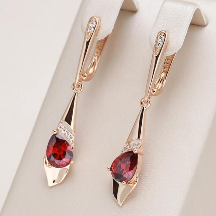 Elegent Pendant with Red Crystal in Gold