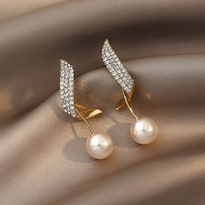 Pearly Earrings in Gold