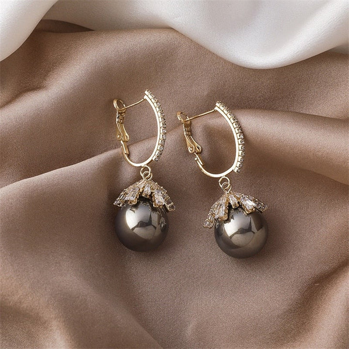 Modified title: Malya Pearl Earrings