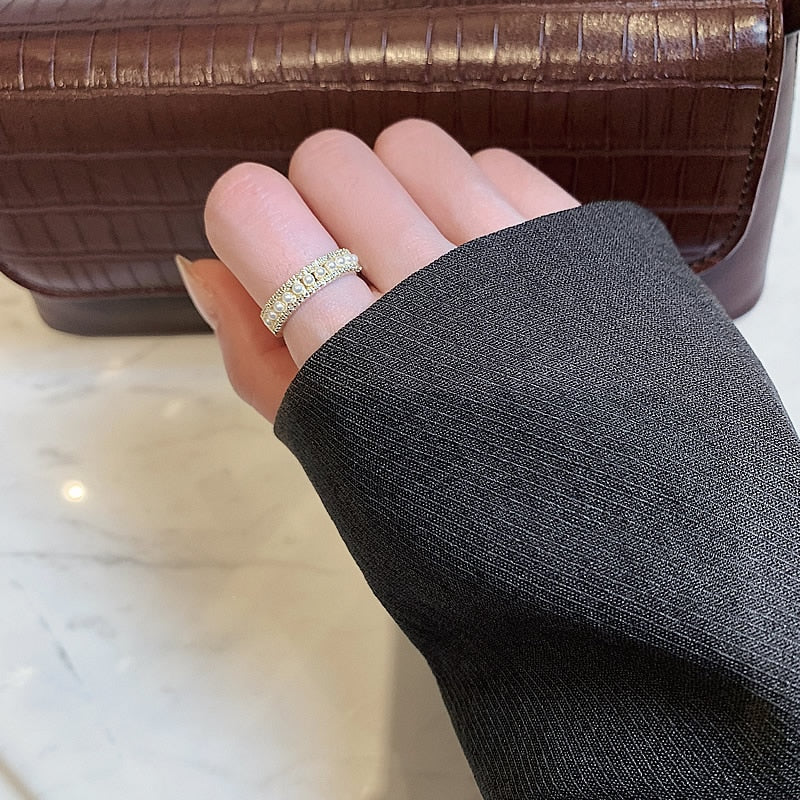 Luxe Ring in Gold and Pearls