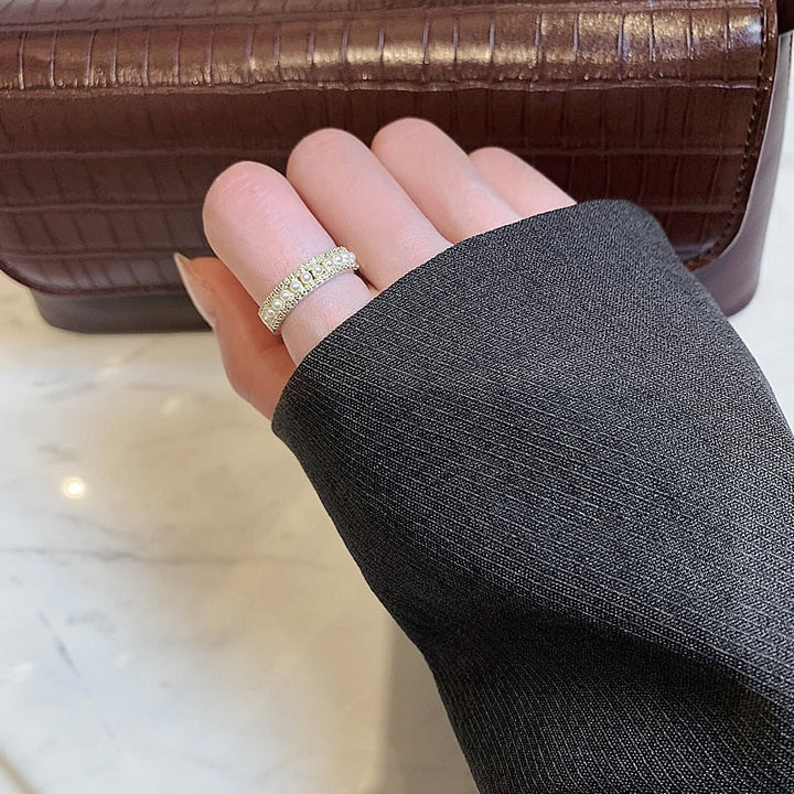 Luxe Ring in Gold and Pearls