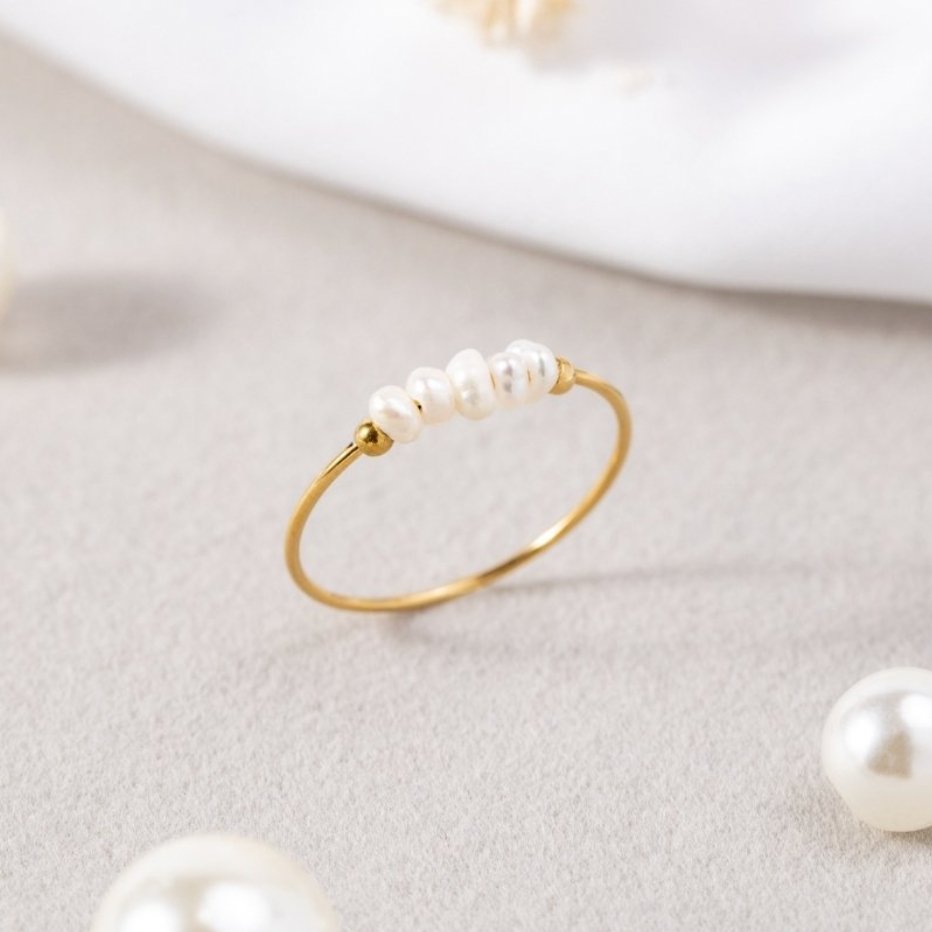 Clasic Ring with Freshwater Pearl