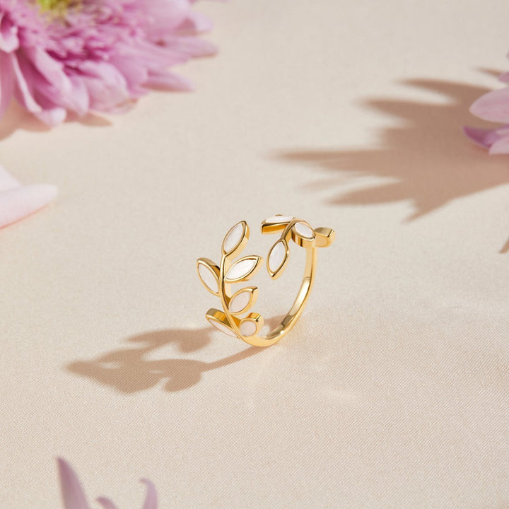 Goden Leaf Ring