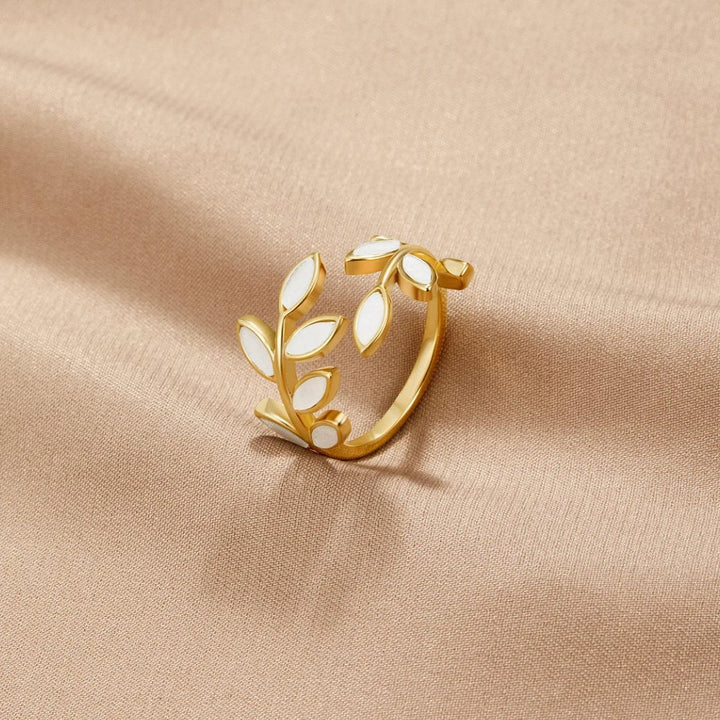 Goden Leaf Ring