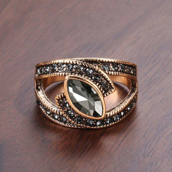 Elegant Black Crystal Rung