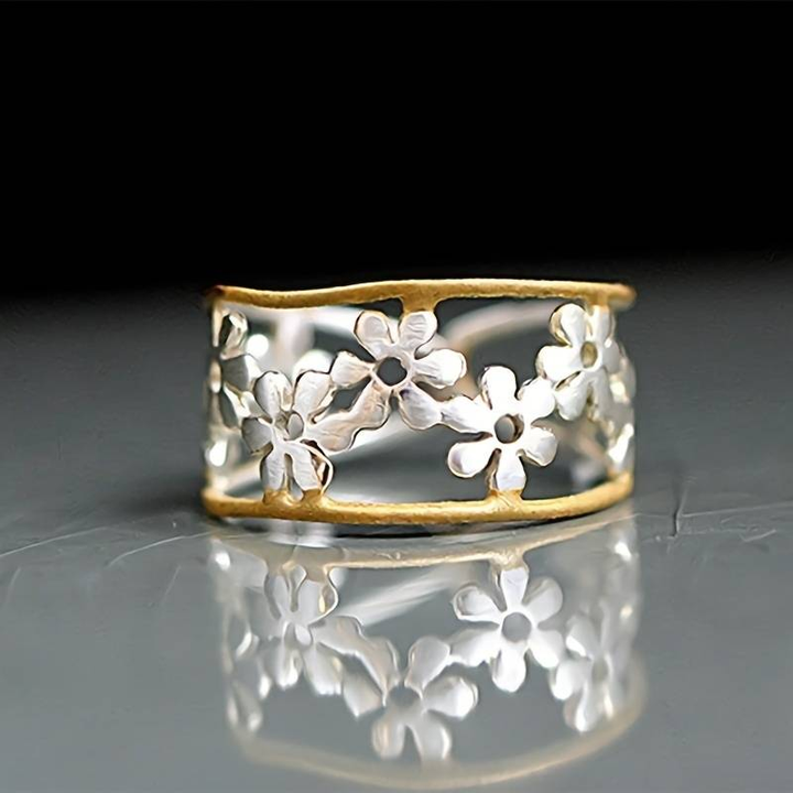 Irreglar Hollow Daisy Ring