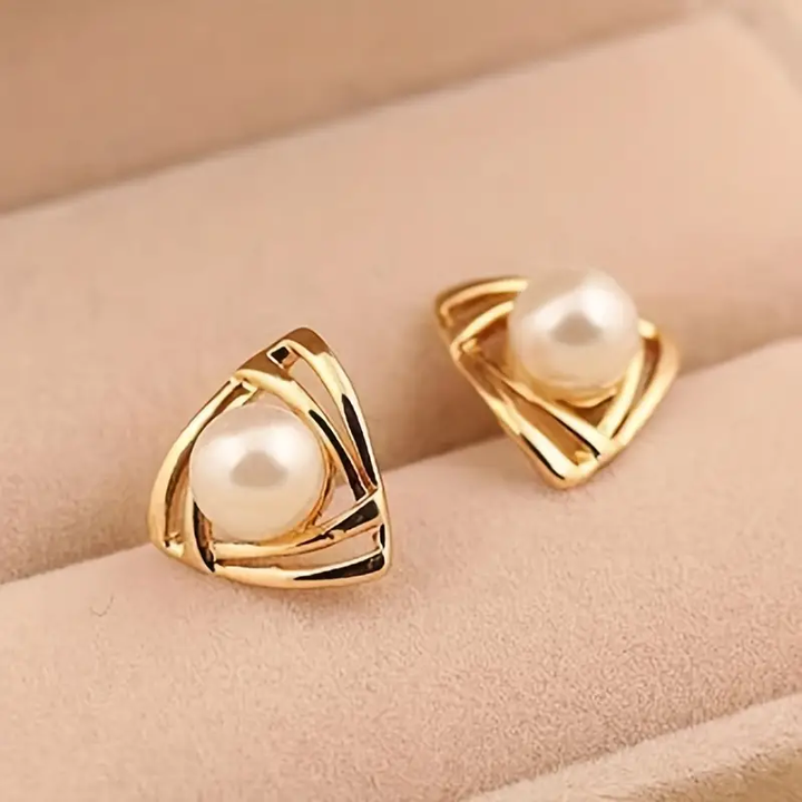 Elegent Pearl and Gold Earrings
